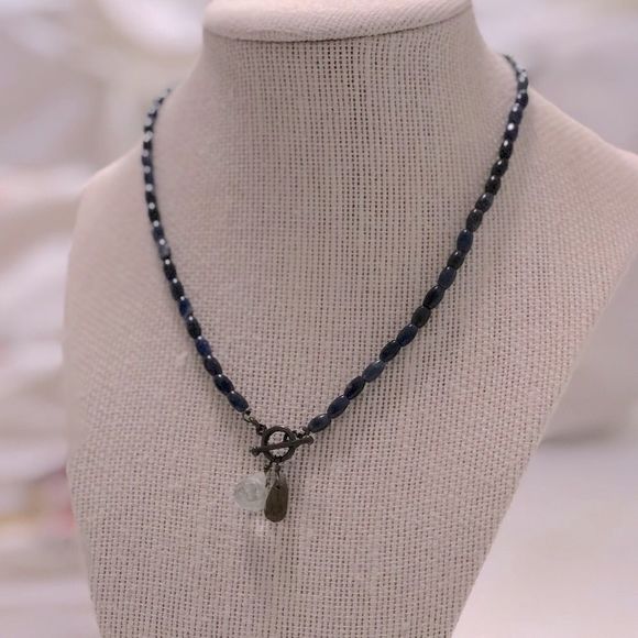 None Jewelry - Handmade blue beaded necklace with Crystal charm clasp